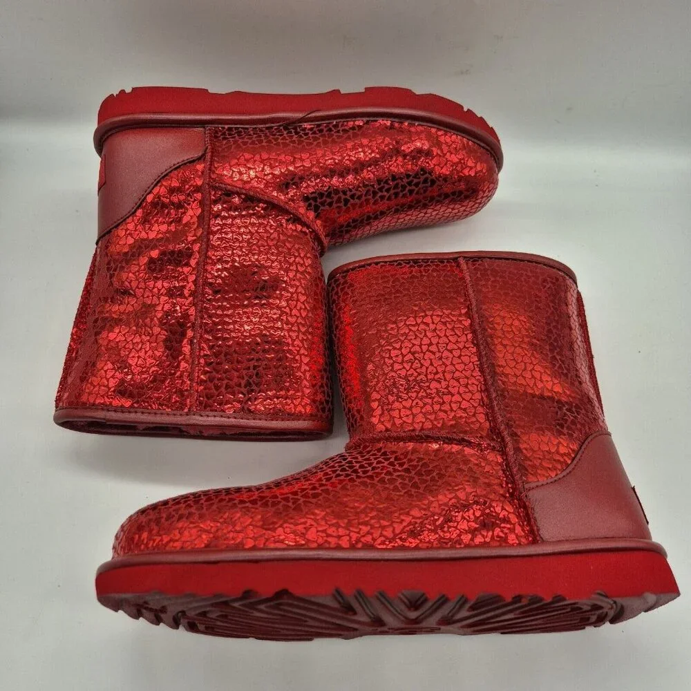 Ugg womens Size 5 Classic II Gel Red Hearts Short Mid Boots Plush